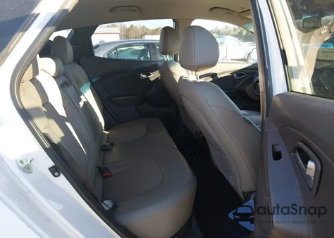 2015 Hyundai Tucson Se z USA, uszkodzony, nr VIN KM8JU3AG1FU978266